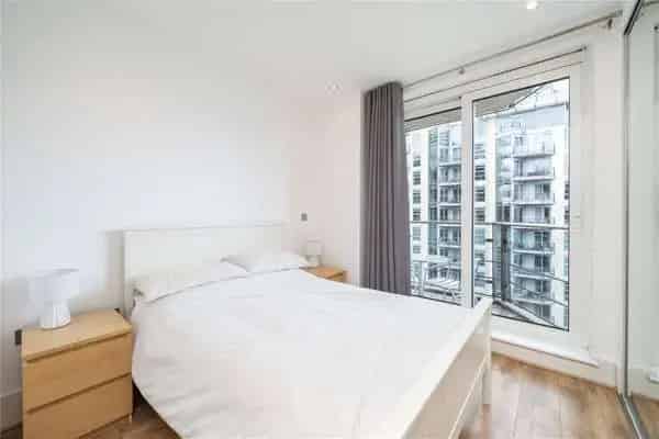 Luxury 2-Bed Apartment with Thames Views