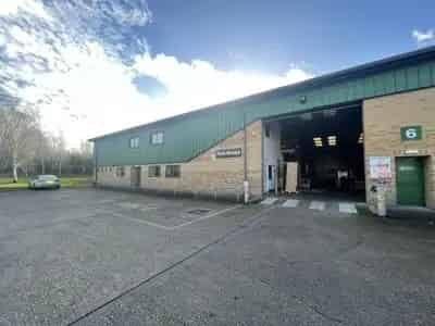 Warehouse Unit To Let - Industrial Space with Office
