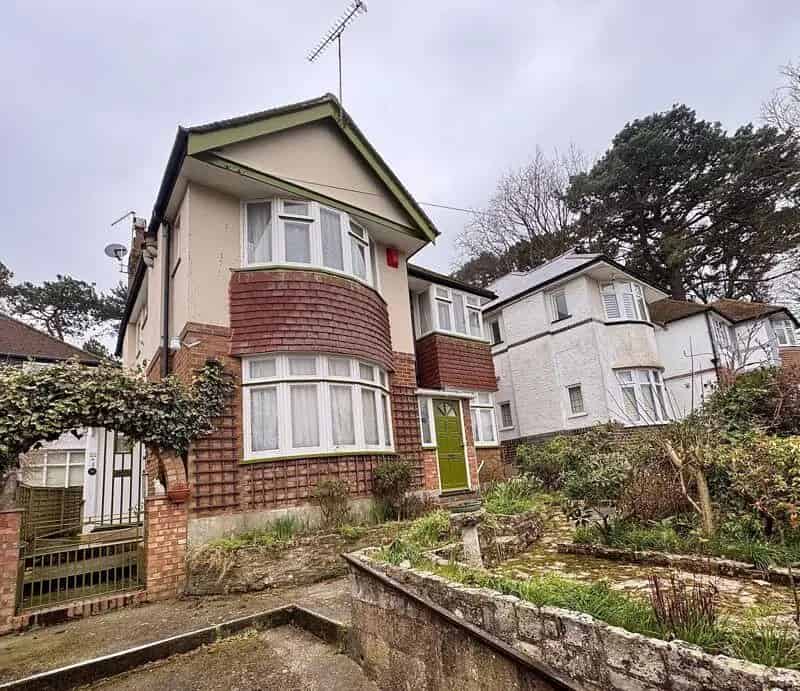4 Bedroom Detached House for Sale in Tuckton Near Seafield Gardens