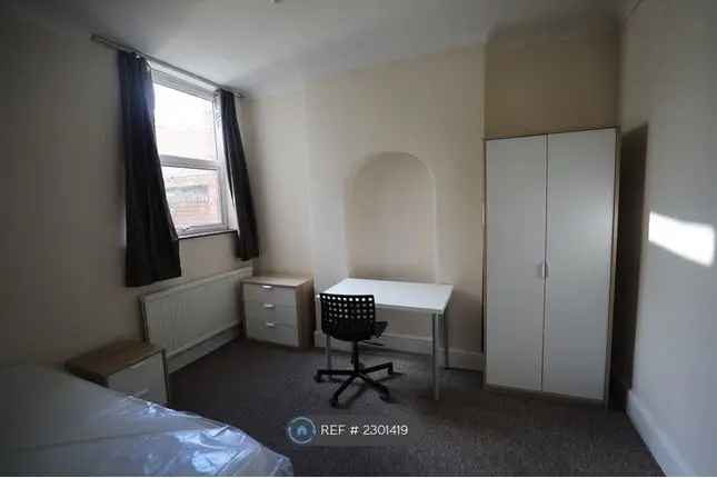 Semi-detached house to rent in Longmead Avenue, Bristol BS7