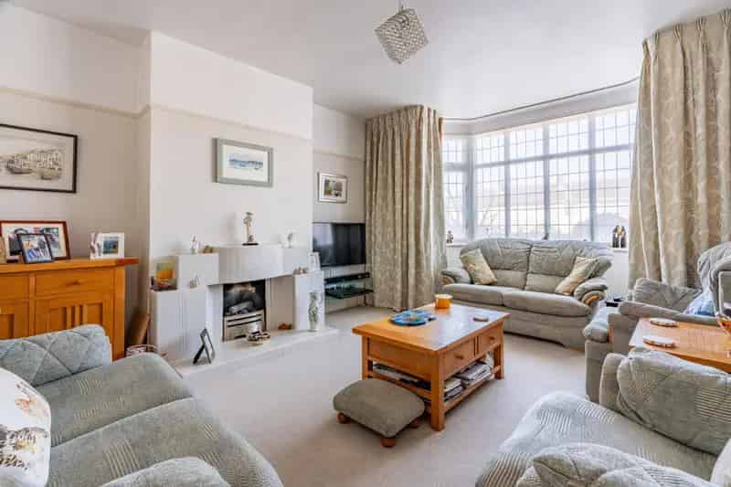 3 Bedroom Semi Detached House For Sale Downend BS16