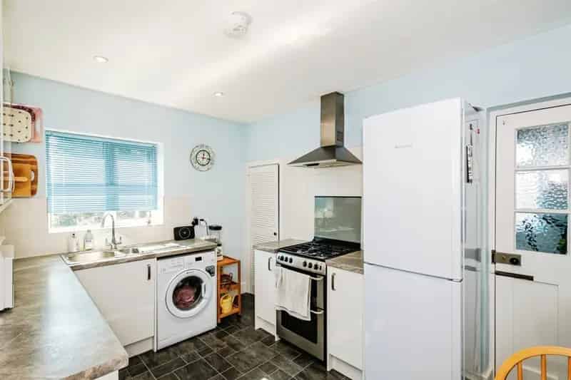 2 Double Bedroom Apartment with Private Garden and Garage in Goring
