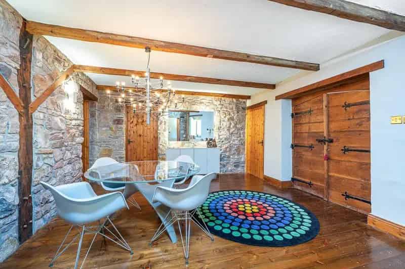5 Bedroom Barn Conversion for Sale