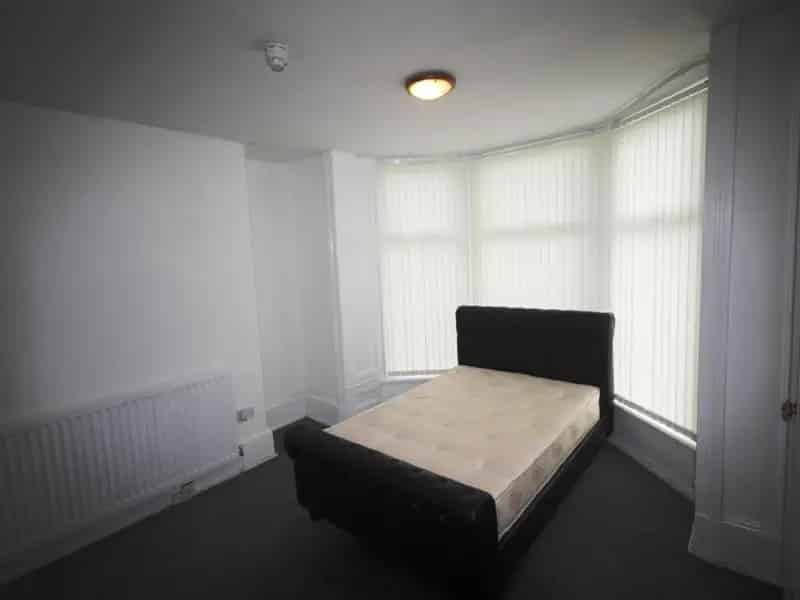 1 Bedroom Student Flat near Bradford University