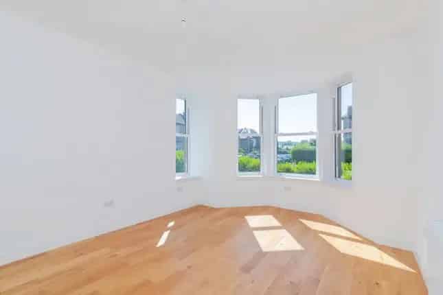 3 Bedroom End Terrace House for Sale in Glasgow