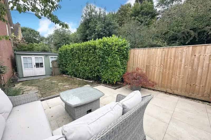 3 Double Bedroom Coach House in Corsham with Private Garden and Parking