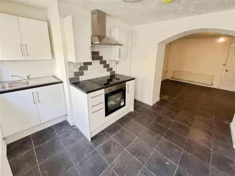 2 Bedroom House with Garage Near Transport Links Zero Deposit Option