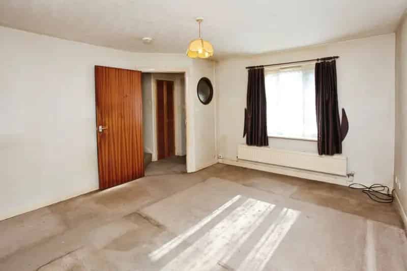 3 bedroom end of terrace house