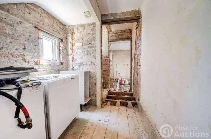 1 Bed Flat for Sale - Full Renovation Project - Newbury