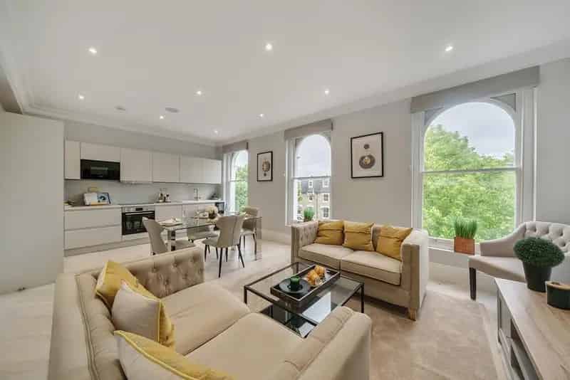 Stylish 3-Bedroom Split Level Apartment - Newly Refurbished