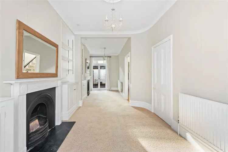 2 bedroom house in London