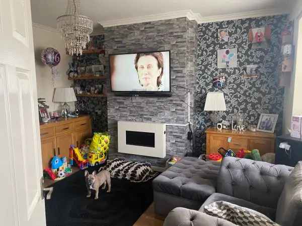 House For Rent in Oldham, England