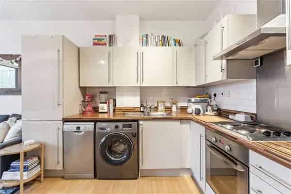 2-Bedroom Flat in Gated Development London SW8