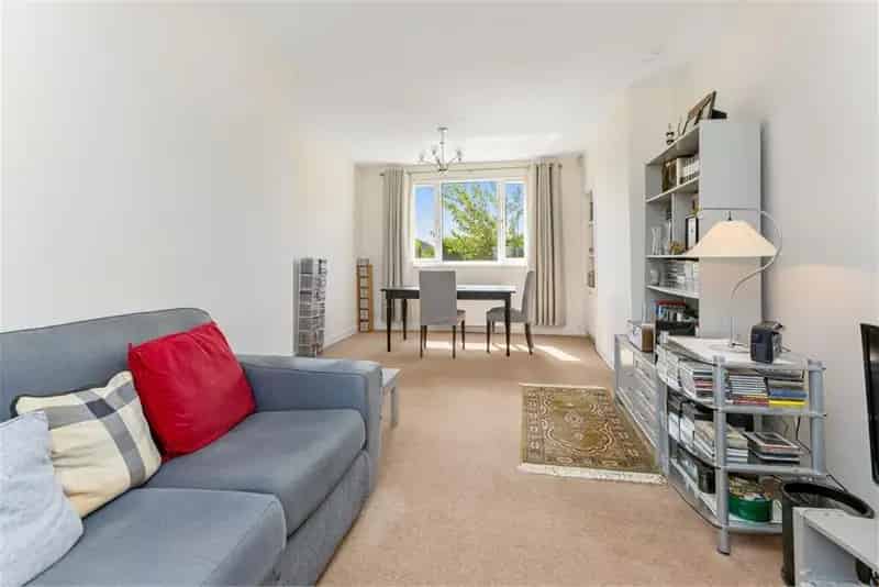 2 Bed Semi-Detached House Duddingston Move In Condition