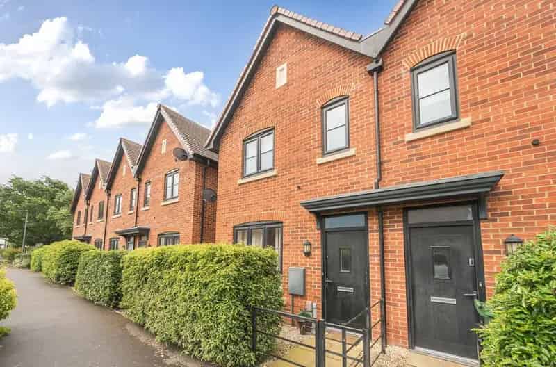 2 Bedroom End of Terrace House for Sale