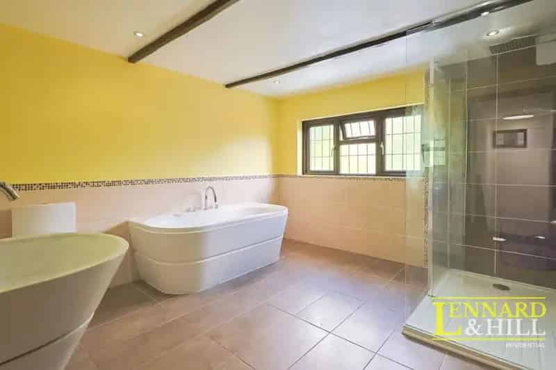 5 Bed Family Home For Sale Desirable Location Large Driveway Huge Bathroom