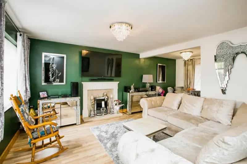 4-Bed Semi-Detached Home with Solar Panels and South-Facing Garden