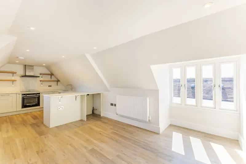 2 Bedroom Town Centre Apartment  Grade II Listed Building Allocated Parking