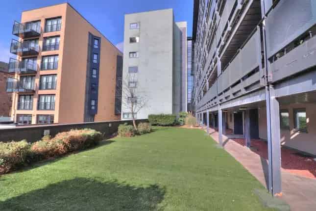 2-Bedroom Flat in Glasgow Finnieston Near City Centre