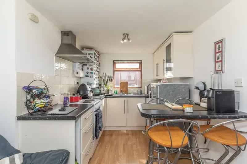 1 Bedroom Flat near Brighton Station - Ideal First Home or Investment