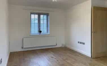 2 Bed Single Story House Victoria Street Modern Central Location