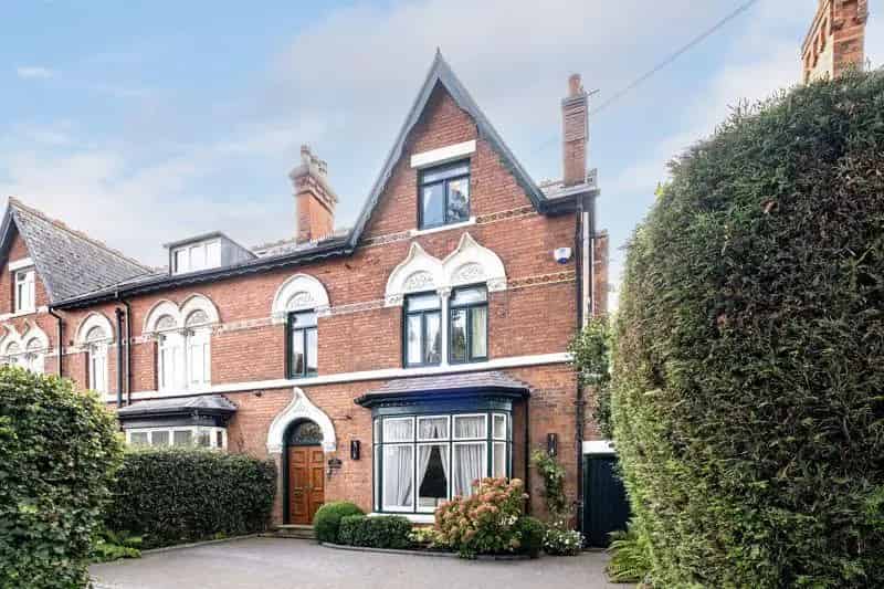 7 Bedroom Detached House for Sale