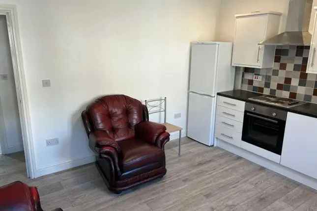 Flat to rent in Richmond Road, Cardiff CF24