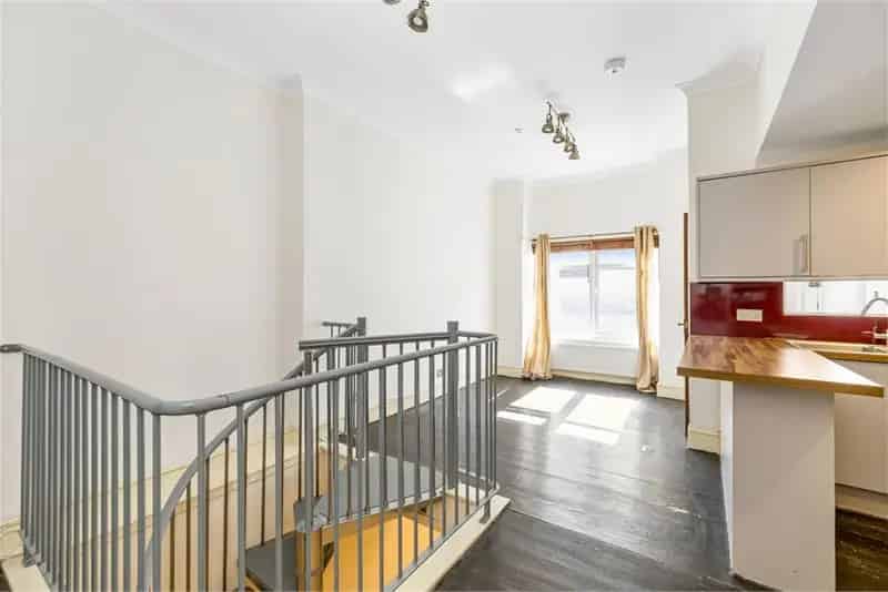 2 Bed Flat Leith - Ground & Basement with 1 Reception