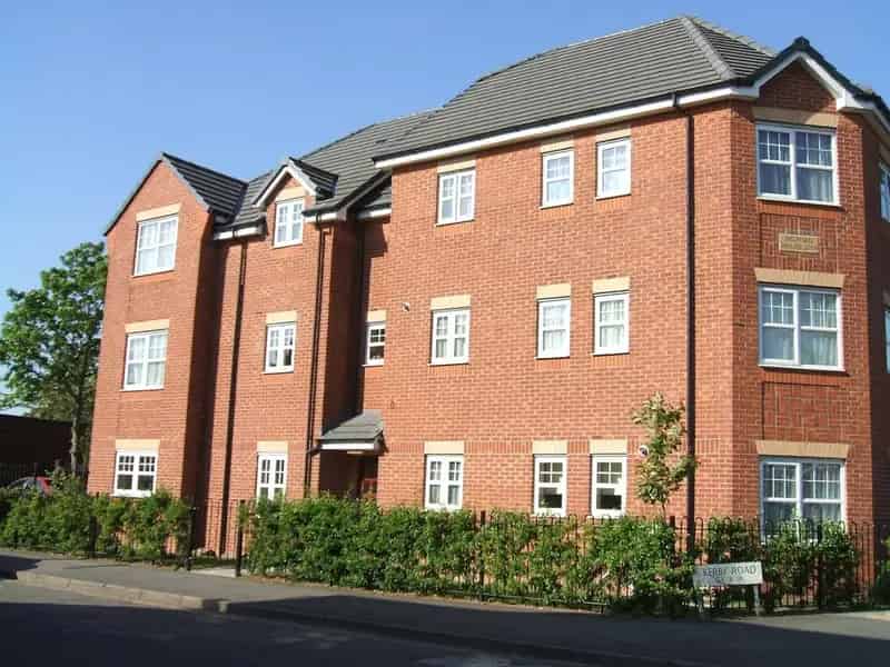 2 Bedroom Apartment to Rent Near Brookvale Park Lake