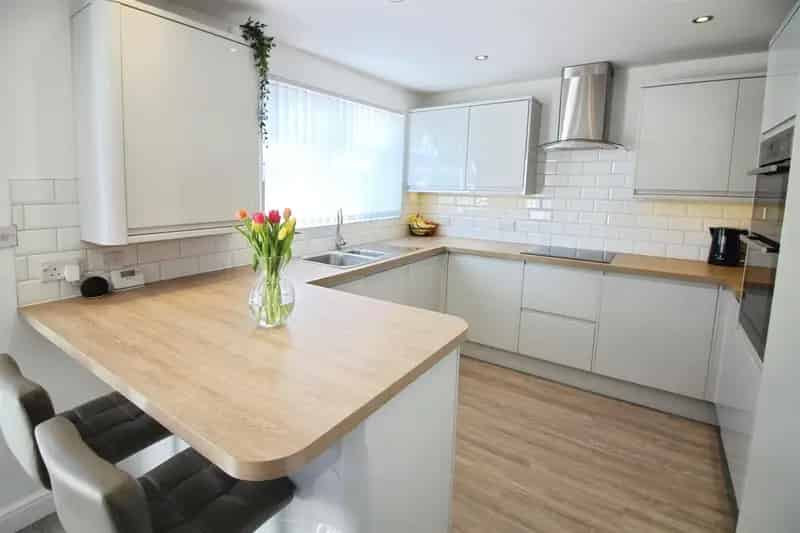 3 Bedroom End of Terrace House to Rent