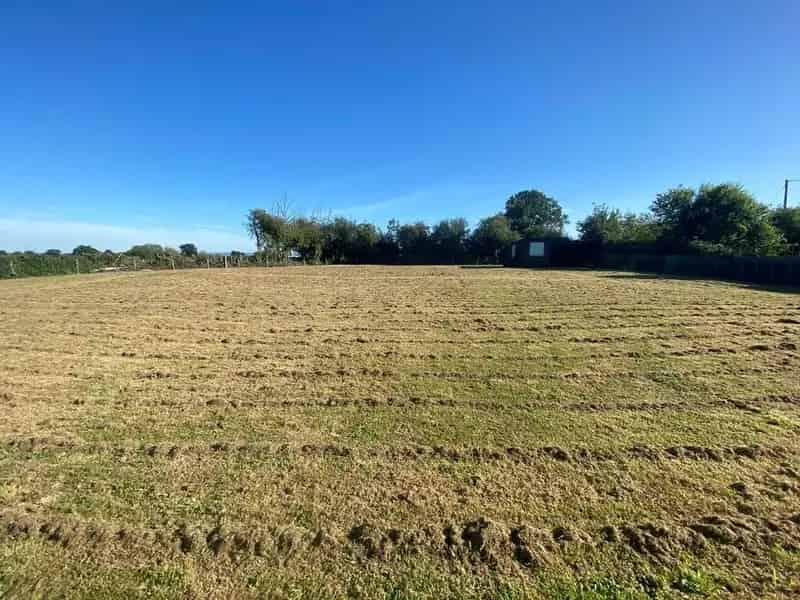 0.48 Acre Amenity Land with Timber Building - Quainton
