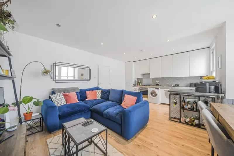 Two Double Bedroom Flat Furzedown - Bright Conversion No Chain