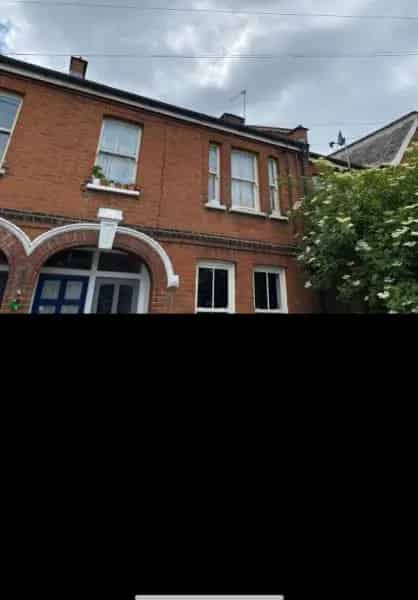 Family Home near Schools Parks and Public Transport