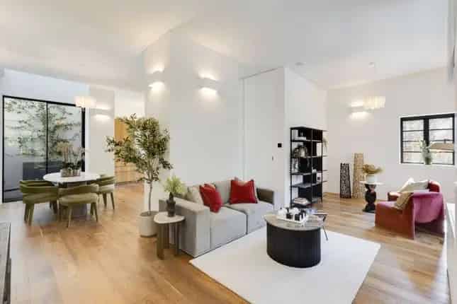 Semi-Detached House for Sale in Netherhall Gardens London NW3