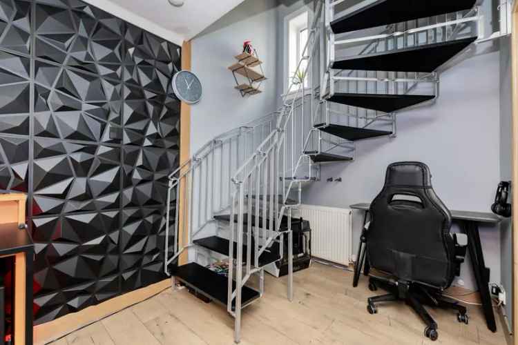 One Bedroom Maisonette in Cove Gas Central Heating Triple Glazing