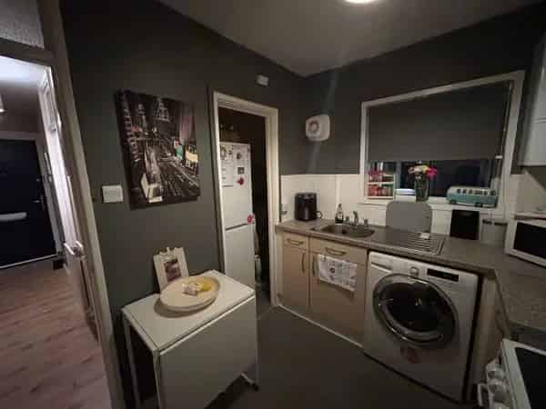 One Bedroom Ground Floor Flat with Garden Access