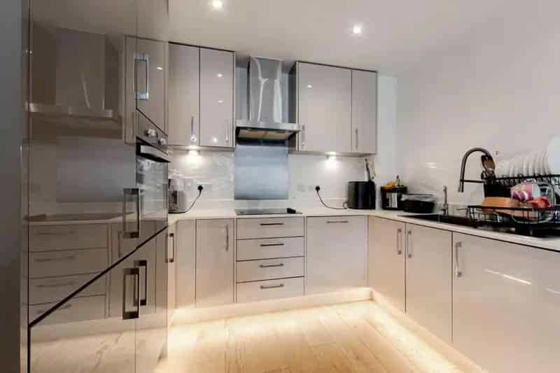 2 Bedroom Flat For Sale Near Dartford Train Station