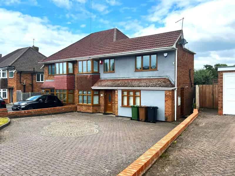 3-Bed Licensed Childrens Care Home 7.38% Yield 48000pa Rental Income