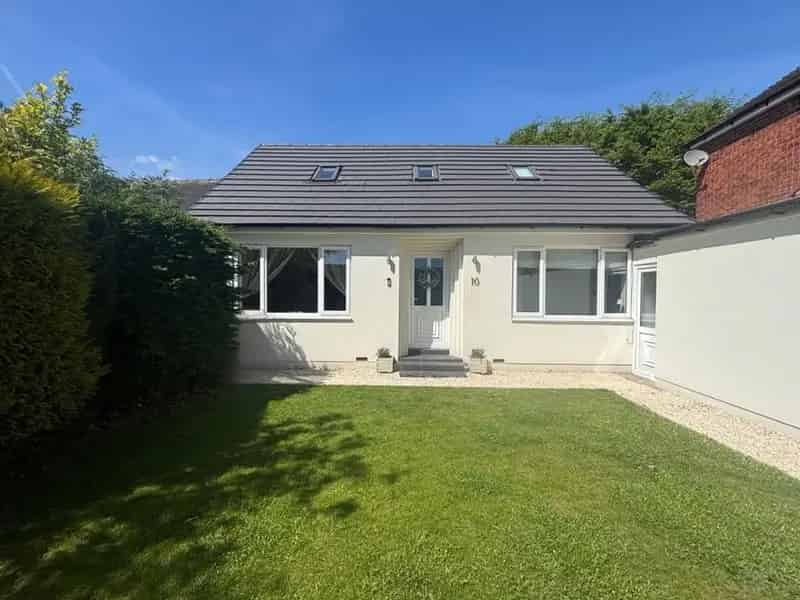 3 Bedroom Detached House for Sale Chapelthorpe West Yorkshire