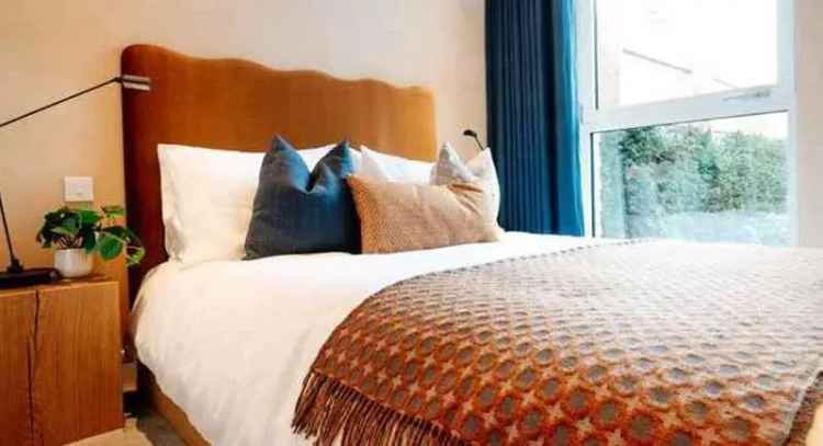 2 Bed Flat for Sale in Bow Green London