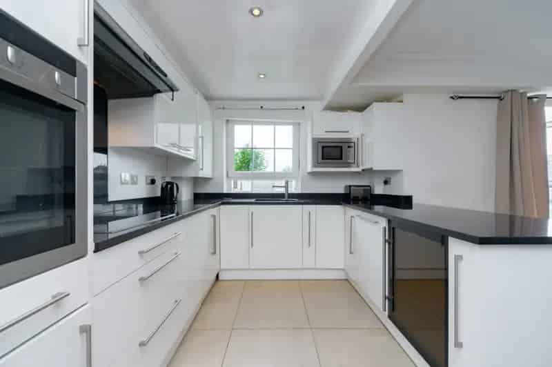 3 Bedroom Flat To Rent Available 2025