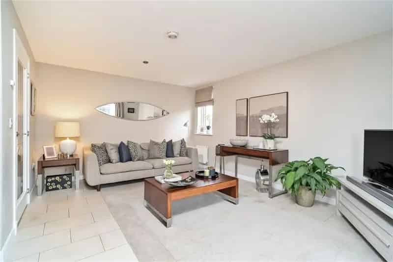 4 Bed Detached House Eskbank Near Train Station