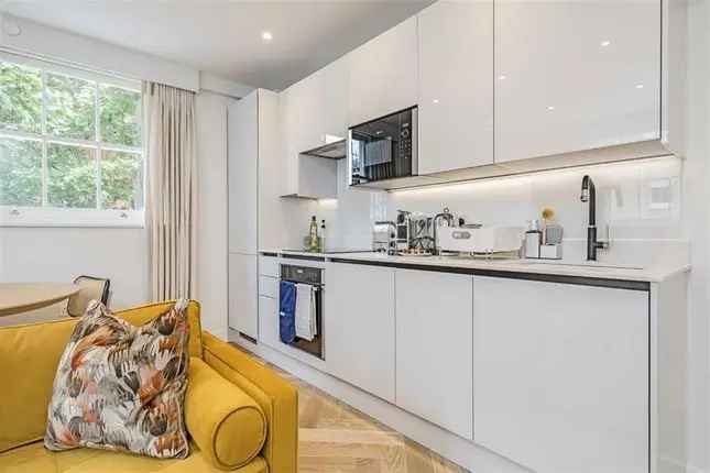 Short Let Flat Charlotte Street London W1T