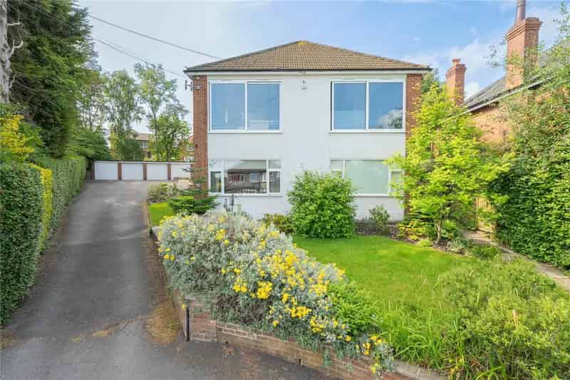 2 Bed Apartment for Sale Near Moortown Corner