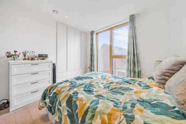 Two Bedroom Apartment Near Clapham Junction