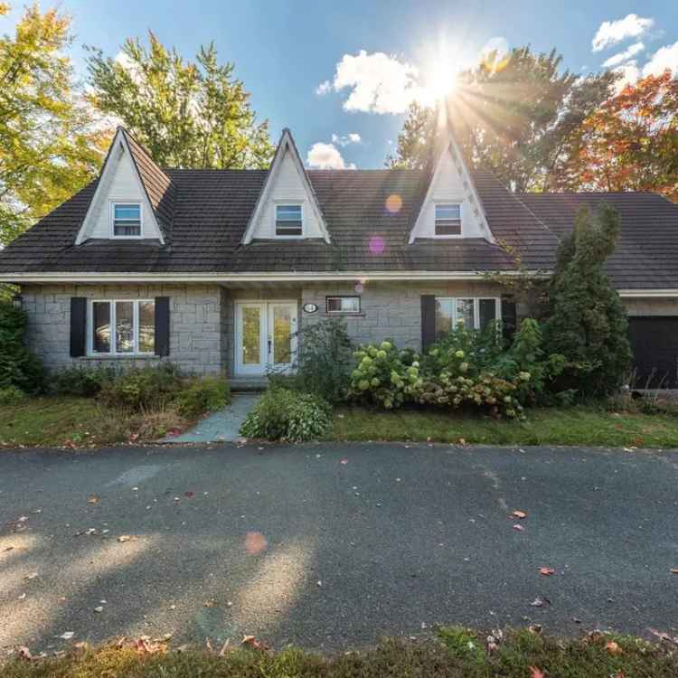 Family Home with Pool and Double Garage Near Schools