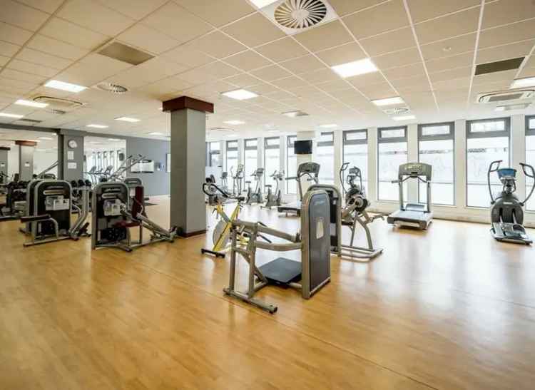 Modern 1-Bed Apartment Near Brentford Station