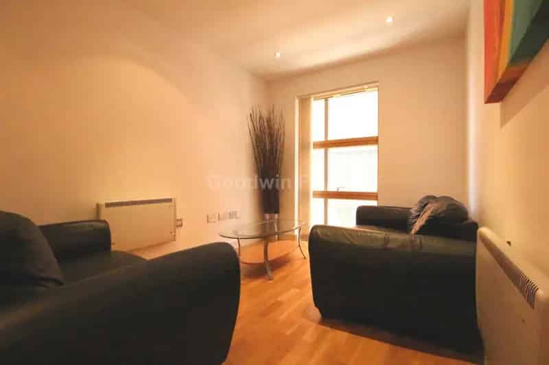 2 Bedroom Furnished Apartment Manchester - Available August 21