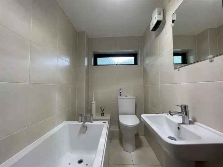 1 Bedroom Apartment House to Rent Near City Centre