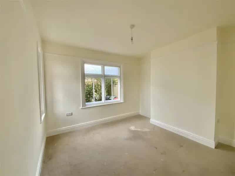 3 Bedroom Semi-Detached House For Sale Egmont Avenue Stony Stratford